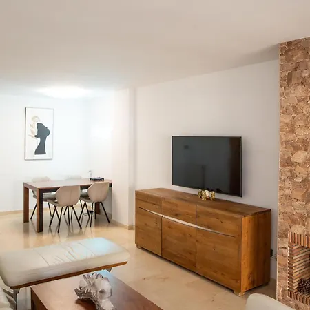 Luxury Apartment *